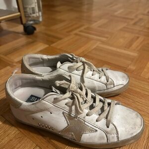 Golden geese sneakers in perfect condition (the style makes it look banged up)